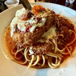 Spaghetti Warehouse signature dishes 15-Layer Lasagna
Fettuccine Alfredo
Chicken Parmigiana